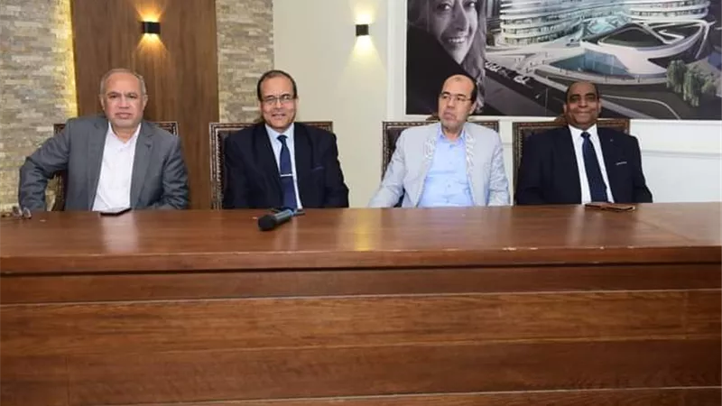 رئيس جامعة سوهاج يشهد فعاليات ورشة عمل بقسم النساء والتوليد
