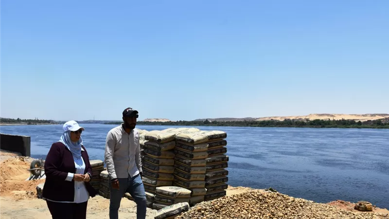 نائب محافظ أسوان تتابع الأعمال الجارية بمشروع ممشى أهل مصر