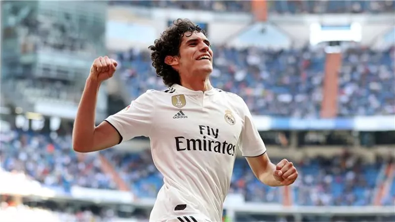 مدافع ريال مدريد يقترب من غرناطة على سبيل الإعارة