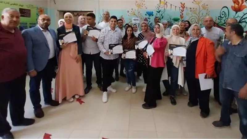 تكريم أوائل المدارس الفنية بإدارة الشروق وبدر التعليمية /بالأسماء