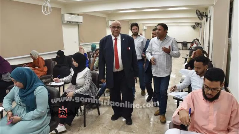 رئيس جامعة الأقصر يتفقد أعمال امتحانات الدبلوم التربوى