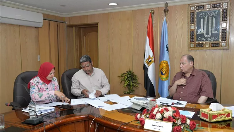 محافظ أسيوط يوجه بسرعة الانتهاء من مشروعات برنامج التنمية المحلية