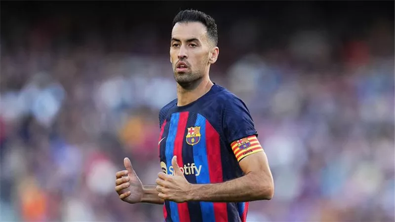 برشلونة يقترب من إعلان التعاقد مع بديل بوسكيتس