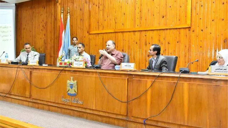 محافظ أسيوط يشهد تدريب أساليب التعامل الفعال مع ذوى الاعاقة