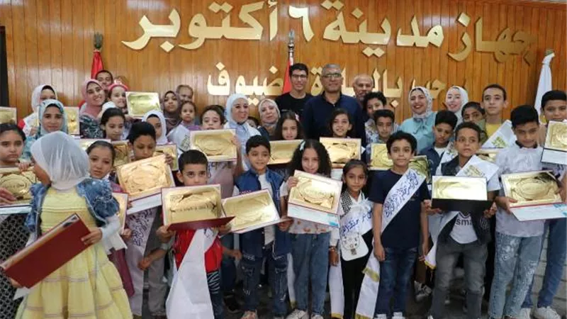 جهاز ٦ أكتوبر يكرم حفظة القرآن من العاملين بالجهاز وأسرهم.. صور