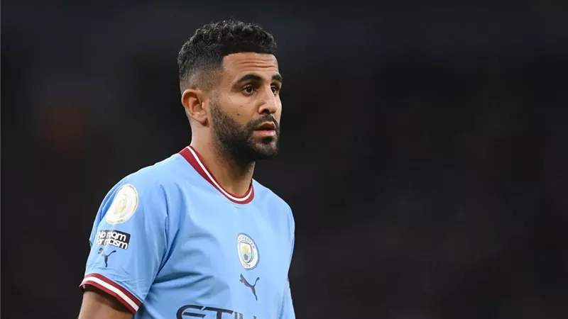 مان سيتي يثير الجدل بشأن انتقال محرز إلى السعودية