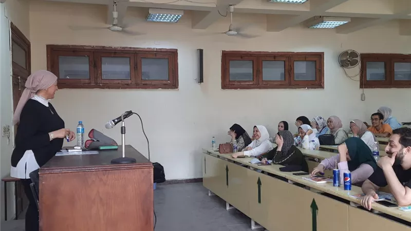 بدء الدراسة بالفصل الدراسي الصيفي بآداب عين شمس