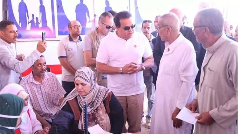 خلال زيارته لقنا والاقصر.. وزير الصحة يطمئن على سير مبادرة 100 يوم صحة
