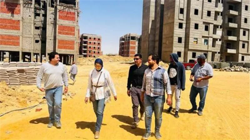 مخلوف تتابع سير العمل في مشروع سكن لكل المصريين بالسويس