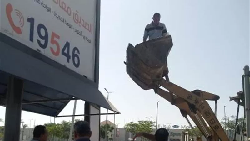 النجار: رفع الإعلانات المخالفة وإزالة مخالفات البناء فى ٦ أكتوبر