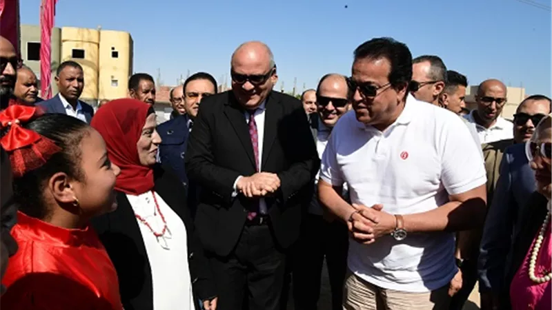 وزير الصحة ومحافظ قنا يتابعان المبادرة الرئاسية 100 يوم صحة