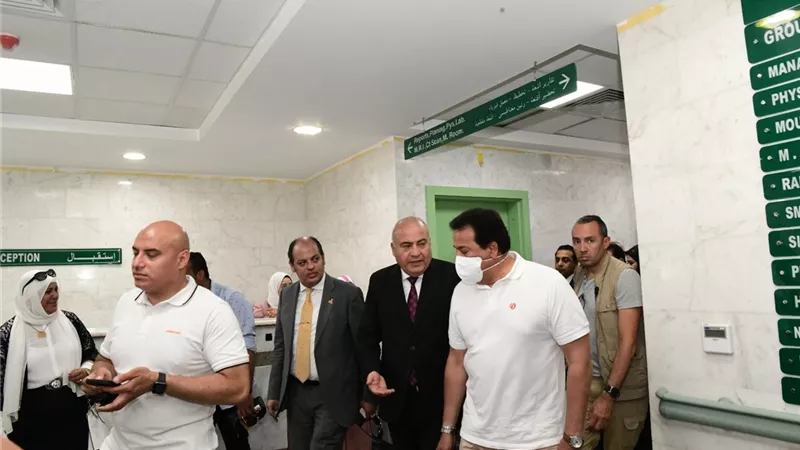 وزير الصحة ومحافظ قنا يتفقدان التوسعات الجديده لمركز الأورام