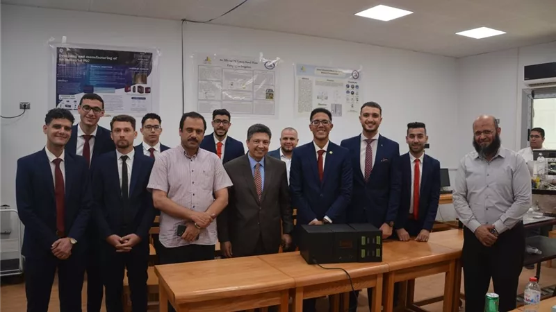 رئيس جامعة دمياط يشهد مناقشة مشروعات تخرج أول دفعة بكلية الهندسة