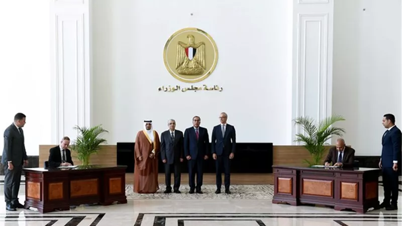 مدبولي يشهد توقيع وثيقة تحديد الأرض لتطوير مشروع طاقة رياح بسوهاج