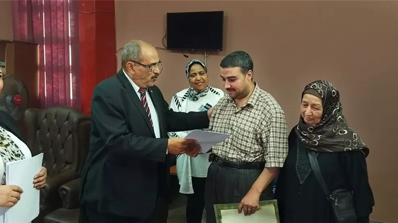 وزارة العمل: تسليم 35 عقد عمل لذوى الهمم بالإسماعيلية