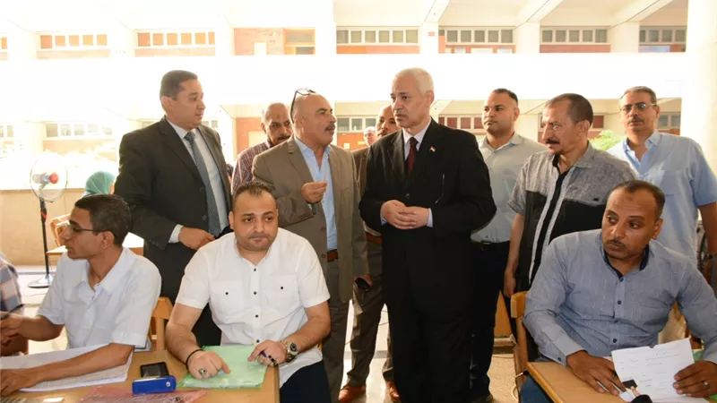 نائب رئيس جامعة اسيوط يتفقد اختبارات كلية التربية الرياضية