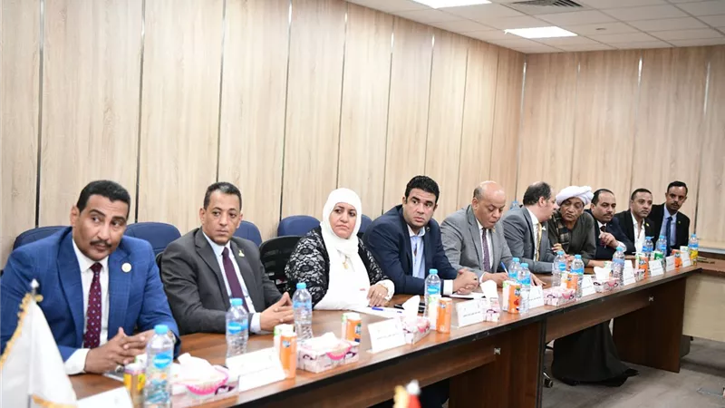 وزير الصحة يعقد اجتماعا مع أعضاء مجلسي النواب والشيوخ