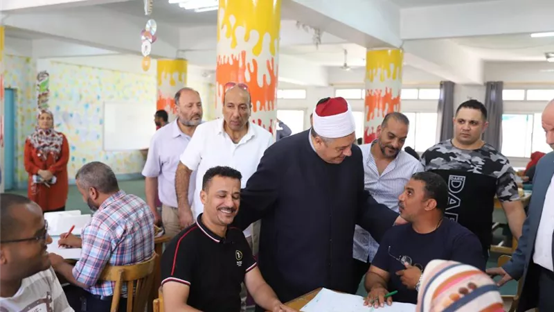 رئيس قطاع المعاهد الأزهرية يتفقد مركز تصحيح المدينة المنورة