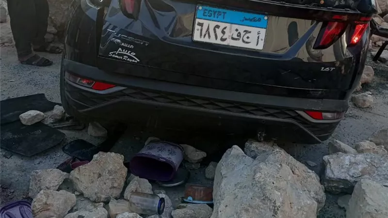 مصرع 4 أشخاص تحت الأحجار على طريق السخنة بالسويس