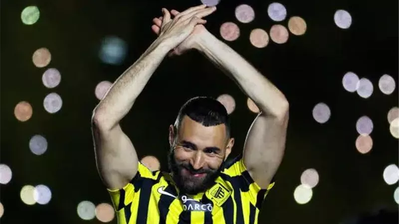 اتحاد جدة يكشف رسميًا عن قميصه الأساسي فى الموسم المقبل