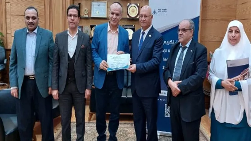 رئيس جامعةبنها يكرم المشاركين في إعداد الخطة الإستراتيجية الجديدة