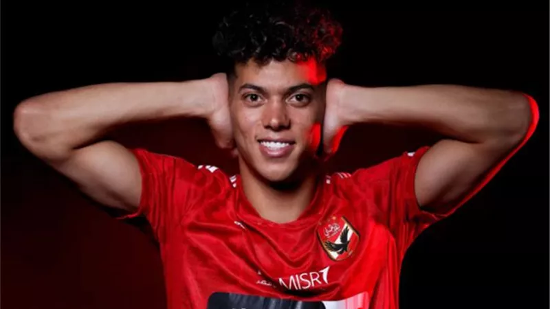 والد إمام عاشور : كل الناس في الشارع سعيدة بانتقاله للأهلي