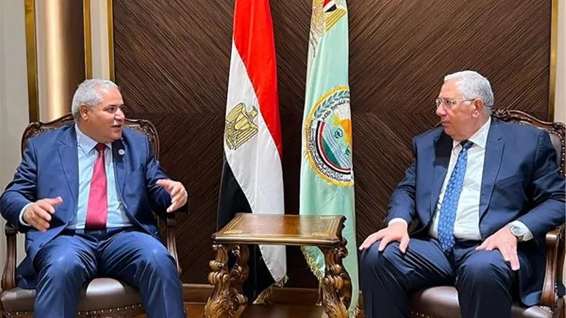 وزير الزراعة يبحث مع مسئولي 