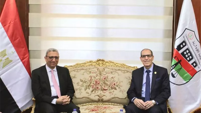 رئيس النيابة الإدارية يستقبل وكيل عام مجلس النواب لتهنئته