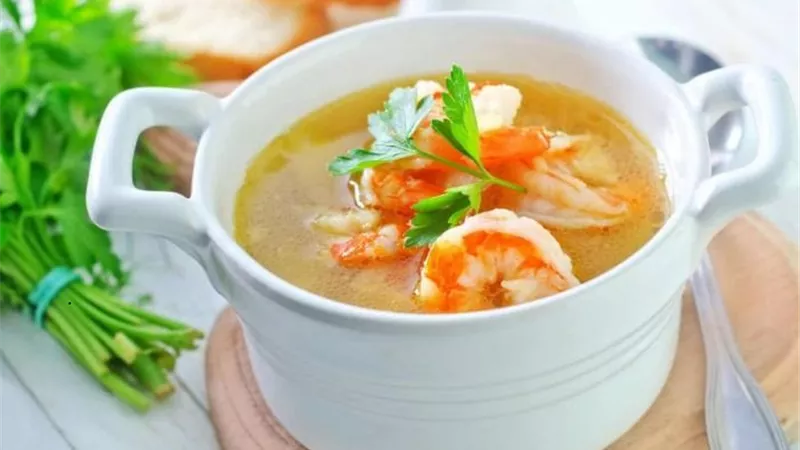 طريقة عمل شوربة الجمبري المسلوق