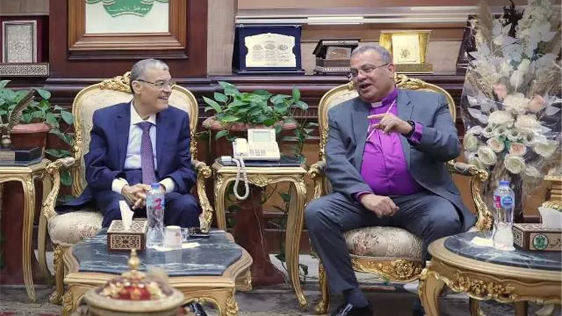 اندريه زكي يشكر محافظ المنيا على مجهوداته في تقنين أوضاع الكنائس