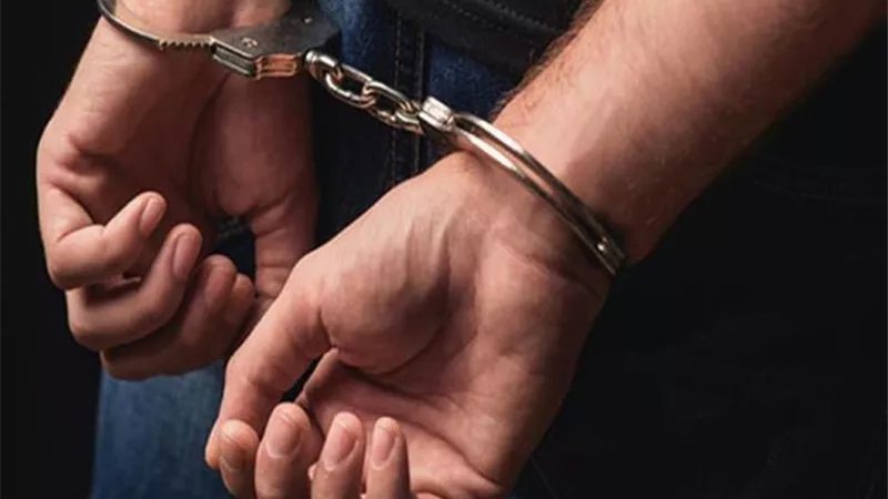 ضبط شخصين بـ عملات محلية وأجنبية في القاهرة