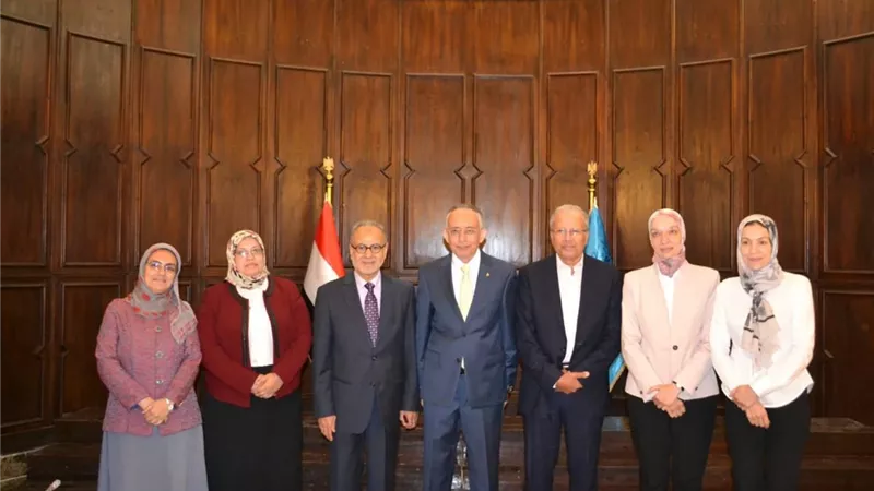 مجلس الدراسات العليا والبحوث يكرم الدكتور أشرف الغندور