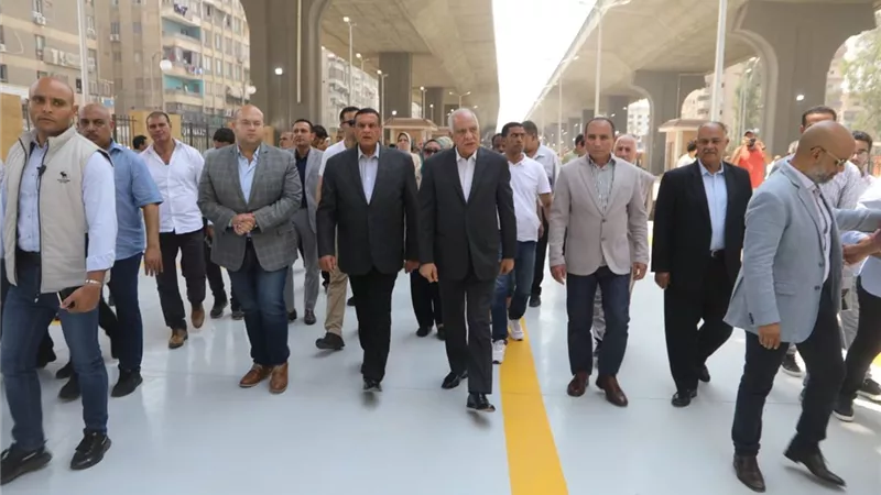 وزير التنمية المحلية ومحافظ الجيزة يفتتحان موقف سرفيس المريوطية