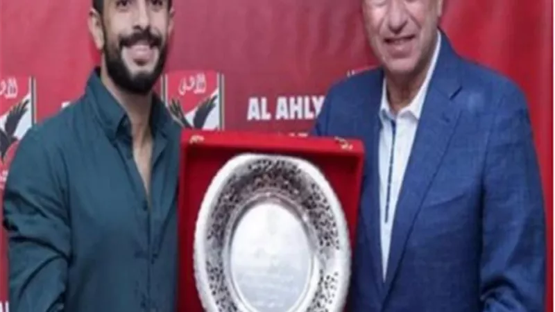 أيمن أشرف يوجه رسالة للخطيب بعد تكريمه قبل الرحيل عن الفريق