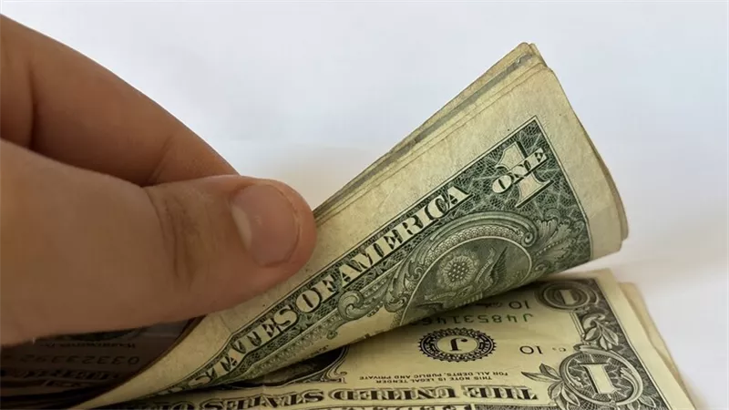 بيانات البطالة في الاقتصاد الأمريكي تخالف توقعات الخبراء