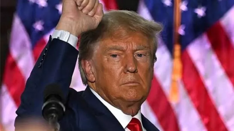 الرئيس الأمريكي السابق يواجه اتهامات تصل عقوباتها إلى السجن 35عام