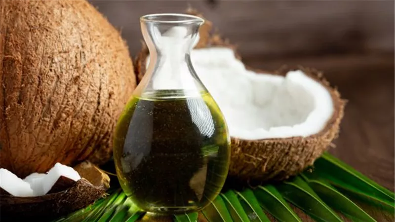 جربي قناع زيت جوز الهند لعلاج تساقط الشعر