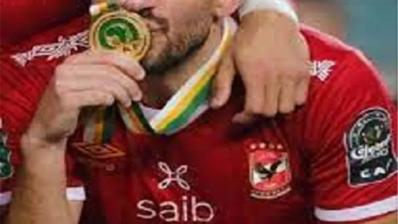 نجم الأهلي السابق: هذا بديل على معلول فى الأهلي