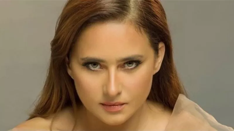 نيللي كريم تحتفل بانتهاء مسلسل 