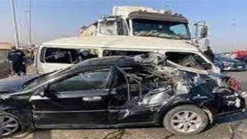 مصرع 3 وإصابة 14 في حادث تصادم سيارتين بطريق مطروح- القاهرة