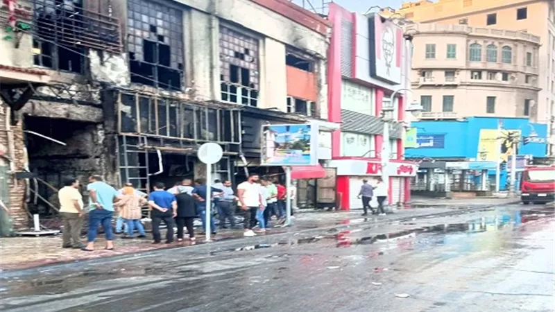 حريق مروع يلتهم ثلاث محال وقاعة افراح بمحطة الرمل
