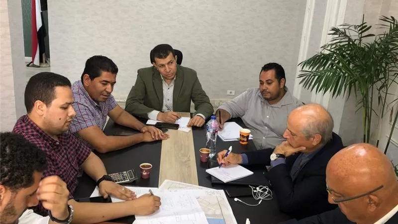 الإسكان تتابع خطوات تقنين الأراضى المضافة لمدينتي الشروق وسفنكس