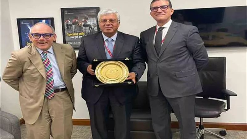 وزير التعليم العالي يبحث سبل التعاون العلمي مع نظيره البريطاني