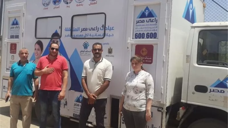 الكشف على 220 حالة فى قافلة عيون ببنى سويف
