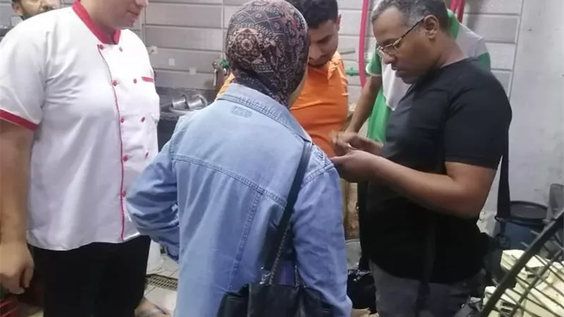 حملة تفتيشية على محال المأكولات بحي ثالث الإسماعيلية