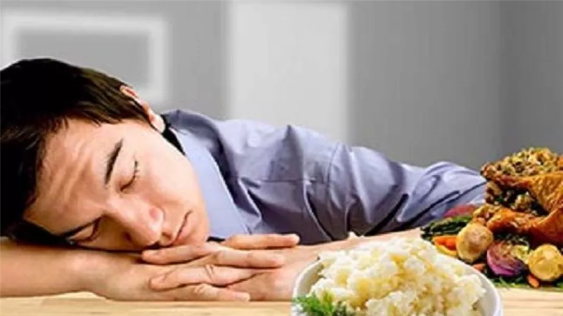 كيف تتجنب الشعور بالخمول بعد تناول الطعام؟