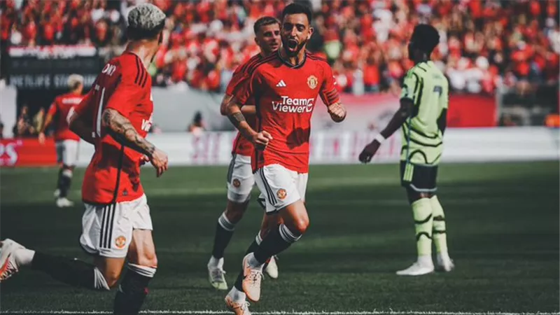 مانشستر يونايتد يحقق فوزا وديا على أرسنال بنتيجة 2 / 0