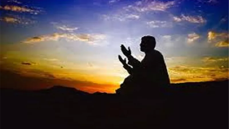 من مُناجاة الصالحين..ربنا لا تجعل بيننا وبينك باباً الا فتحته