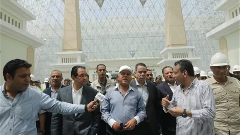 وزير النقل ووفد برلمانى فى محطة سكك حديد صعيد مصرلمتابعة جاهزيتها