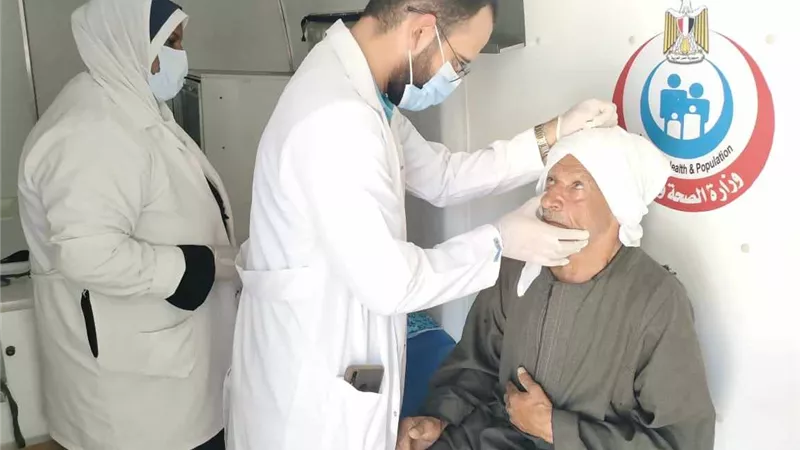 توقيع الكشف الطبي على ١٤٠٩ حالة خلال قافلة علاجية بمركز مغاغة